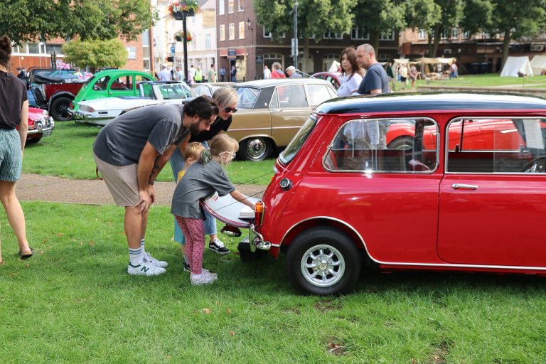 Family-Mini.jpg:oar:1:321